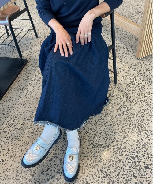 AMELY(エミリー)の「《mikuさん×Erikaさんコラボ》キルティングロファー(ローファー・レディース・ブラック/ホワイト/シルバー/ピンクベージュ・35/36/37/38/39/40)」の4枚目の写真