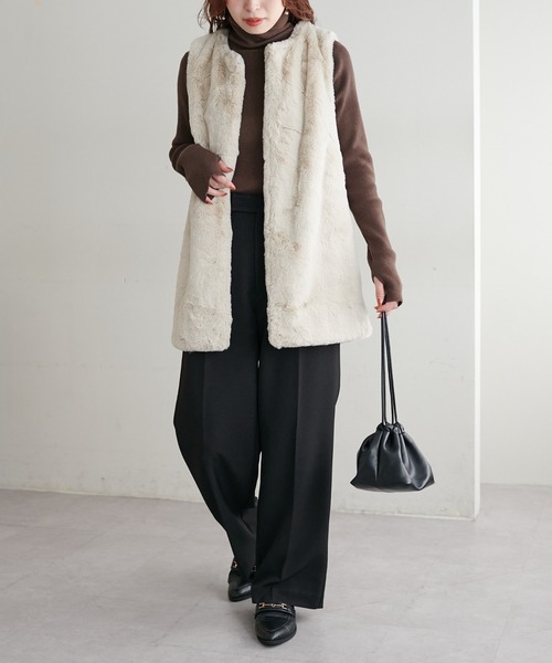 DISCOAT(ディスコート)の「【WEB限定】フィンガーホールリブタートルニット(ニット/セーター・レディース・アイボリー/ホワイト×ブラック/モカ/グリーン系その他/ブラック・MEDIUM)」の6枚目の写真