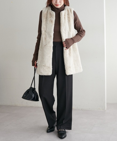 DISCOAT(ディスコート)の「【WEB限定】フィンガーホールリブタートルニット(ニット/セーター・レディース・アイボリー/ホワイト×ブラック/モカ/グリーン系その他/ブラック・MEDIUM)」の7枚目の写真