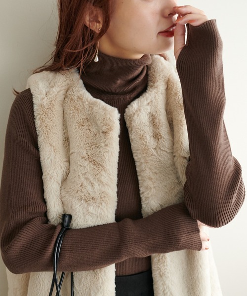 DISCOAT(ディスコート)の「【WEB限定】フィンガーホールリブタートルニット(ニット/セーター・レディース・アイボリー/ホワイト×ブラック/モカ/グリーン系その他/ブラック・MEDIUM)」の11枚目の写真