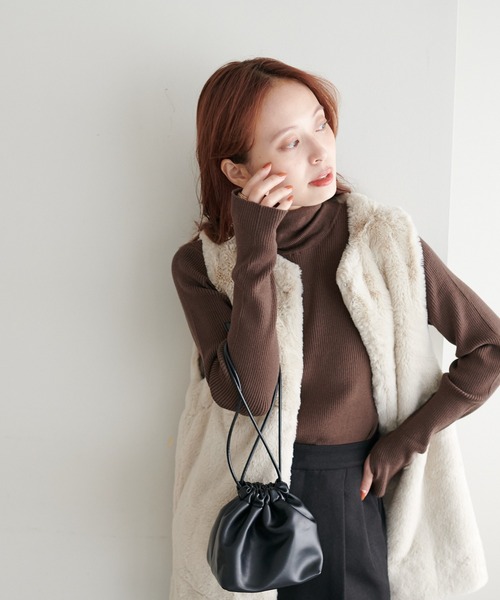 DISCOAT(ディスコート)の「【WEB限定】フィンガーホールリブタートルニット(ニット/セーター・レディース・アイボリー/ホワイト×ブラック/モカ/グリーン系その他/ブラック・MEDIUM)」の14枚目の写真