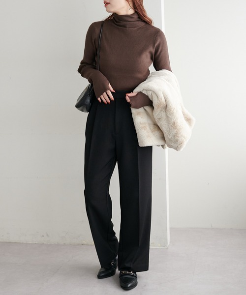 DISCOAT(ディスコート)の「【WEB限定】フィンガーホールリブタートルニット(ニット/セーター・レディース・アイボリー/ホワイト×ブラック/モカ/グリーン系その他/ブラック・MEDIUM)」の15枚目の写真