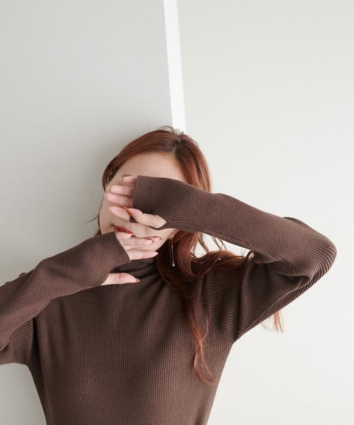 DISCOAT(ディスコート)の「【WEB限定】フィンガーホールリブタートルニット(ニット/セーター・レディース・アイボリー/ホワイト×ブラック/モカ/グリーン系その他/ブラック・MEDIUM)」の20枚目の写真