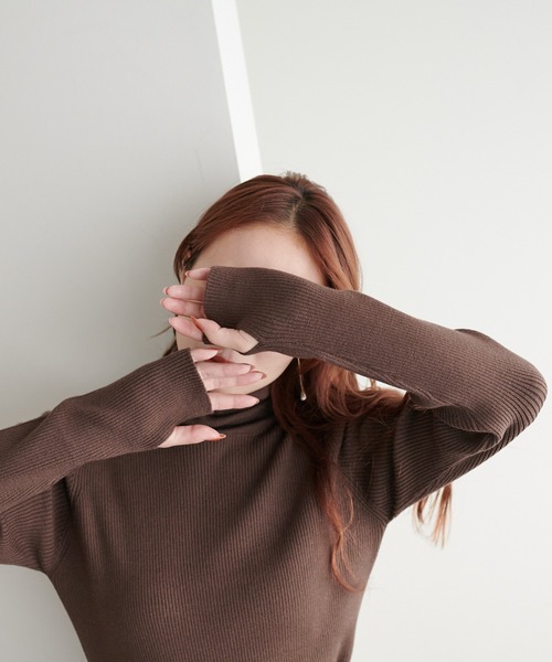 DISCOAT(ディスコート)の「【WEB限定】フィンガーホールリブタートルニット(ニット/セーター・レディース・アイボリー/ホワイト×ブラック/モカ/グリーン系その他/ブラック・MEDIUM)」の21枚目の写真