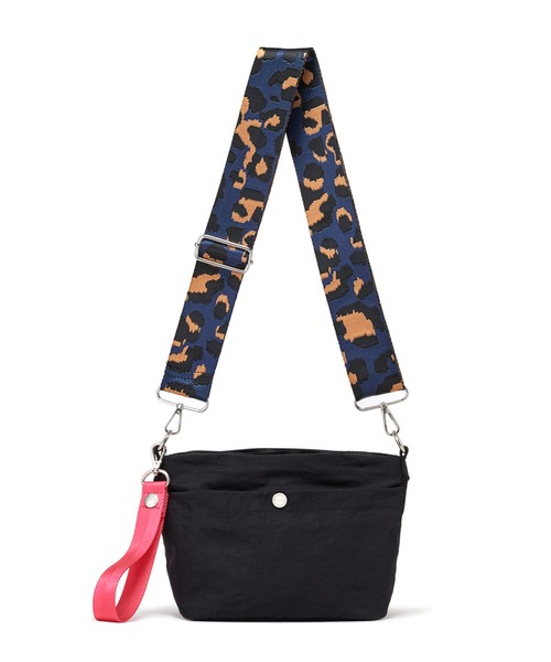 ELLEgirl（エルガール）の「《新色/再入荷》撥水 2wayショルダーバック【ELLEgirl/エル ガール】（ショルダーバッグ・レディース・ブラック/ベージュ/ピンク/ブラック系その他/ブラック系その他2/ネイビー・FREE）」の13枚目の写真