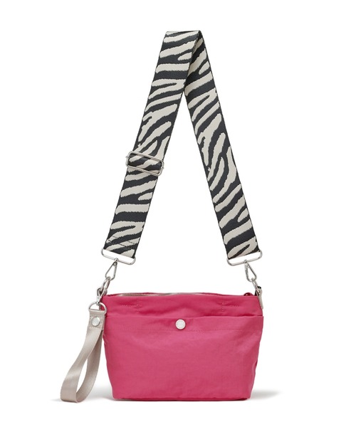 ELLEgirl（エルガール）の「《新色/再入荷》撥水 2wayショルダーバック【ELLEgirl/エル ガール】（ショルダーバッグ・レディース・ブラック/ベージュ/ピンク/ブラック系その他/ブラック系その他2/ネイビー・FREE）」の14枚目の写真