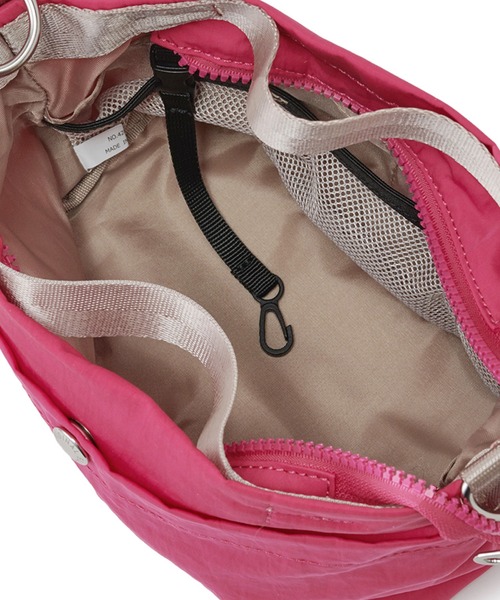 ELLEgirl（エルガール）の「《新色/再入荷》撥水 2wayショルダーバック【ELLEgirl/エル ガール】（ショルダーバッグ・レディース・ブラック/ベージュ/ピンク/ブラック系その他/ブラック系その他2/ネイビー・FREE）」の20枚目の写真