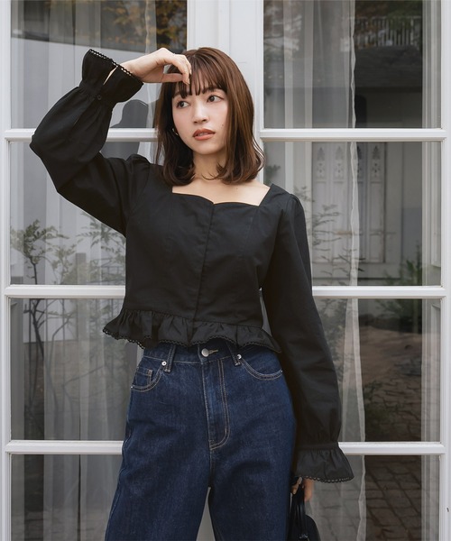 titivate(ティティベイト)の「スクエアネックフリルブラウス(シャツ/ブラウス・レディース・オフホワイト/ブラック・S/M)」の2枚目の写真