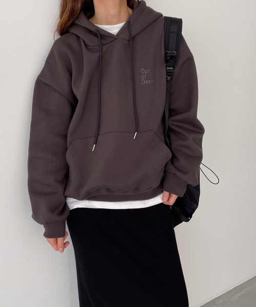 CANAL JEAN（キャナルジーン）の「El mar　Out of Dear刺繍裏起毛パーカー（パーカー・レディース・チャコールグレー/クリーム・ONE SIZE）」の2枚目の写真