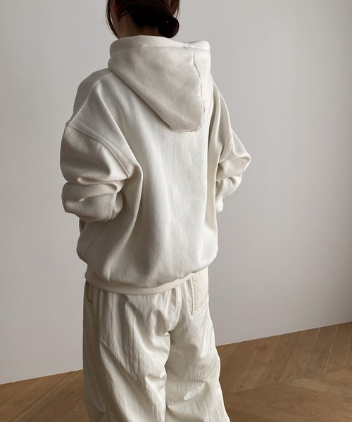 CANAL JEAN（キャナルジーン）の「El mar　Out of Dear刺繍裏起毛パーカー（パーカー・レディース・チャコールグレー/クリーム・ONE SIZE）」の7枚目の写真