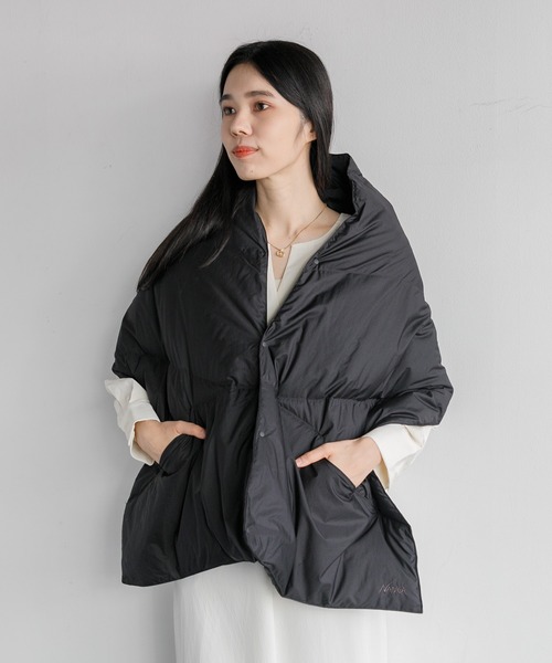 NANGA（ナンガ）の「NANGA DOWN PONCHO MUFFLER（ストール/ショール・レディース・モカ/ブラック・FREE）」の2枚目の写真