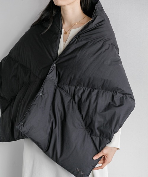 NANGA（ナンガ）の「NANGA DOWN PONCHO MUFFLER（ストール/ショール・レディース・モカ/ブラック・FREE）」の7枚目の写真