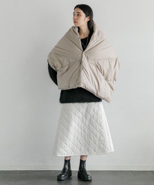 NANGA（ナンガ）の「NANGA DOWN PONCHO MUFFLER（ストール/ショール・レディース・モカ/ブラック・FREE）」の20枚目の写真