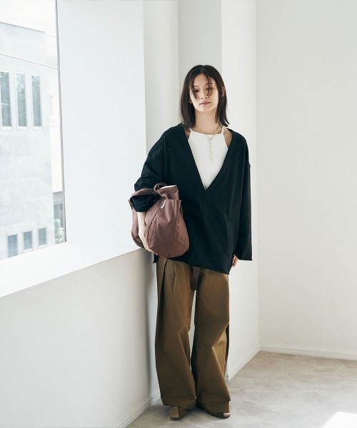 marjour（マージュール）の「SWEAT VNECK PULLOVER（スウェット・レディース・アイボリー/ブラック・M）」の5枚目の写真