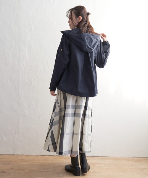 ikka（イッカ）の「撥水マウンテンパーカー（マウンテンパーカー・レディース・ベージュ/ネイビー/グリーン系その他/オフホワイト・S/M/L）」の13枚目の写真