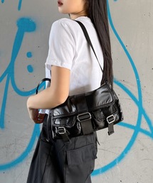 LVEU. | 【LVEU.】ミニポケットデザインハンドバッグ / バッグ 鞄 BAG ハンドバッグ ショルダー ワンショルダー スクエア ポケット ミニ 合皮 ブラック シルバー(ショルダーバッグ)