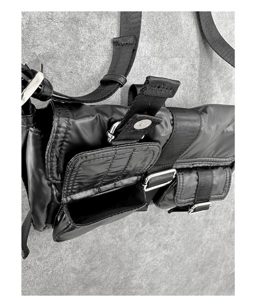 LVEU.（ラブユ.）の「【LVEU.】ミニポケットデザインハンドバッグ / バッグ 鞄 BAG ハンドバッグ ショルダー ワンショルダー スクエア ポケット ミニ 合皮 ブラック シルバー（ショルダーバッグ・レディース・ブラック/シルバー・FREE）」の8枚目の写真