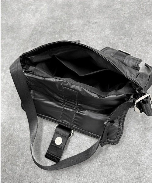 LVEU.（ラブユ.）の「【LVEU.】ミニポケットデザインハンドバッグ / バッグ 鞄 BAG ハンドバッグ ショルダー ワンショルダー スクエア ポケット ミニ 合皮 ブラック シルバー（ショルダーバッグ・レディース・ブラック/シルバー・FREE）」の9枚目の写真