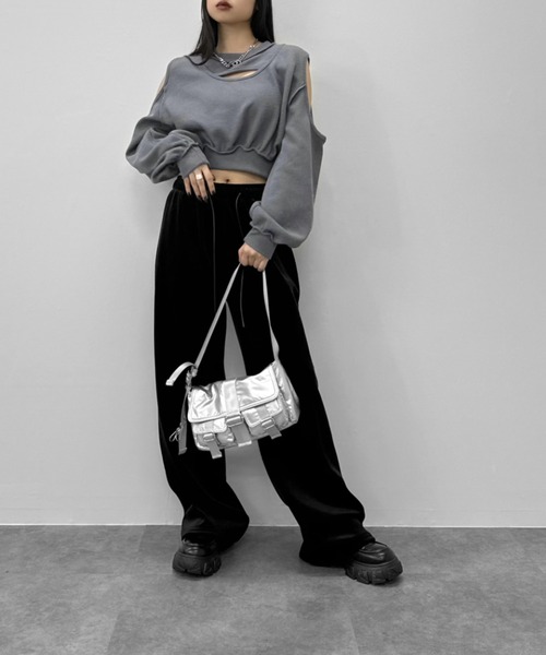 LVEU.（ラブユ.）の「【LVEU.】ミニポケットデザインハンドバッグ / バッグ 鞄 BAG ハンドバッグ ショルダー ワンショルダー スクエア ポケット ミニ 合皮 ブラック シルバー（ショルダーバッグ・レディース・ブラック/シルバー・FREE）」の5枚目の写真