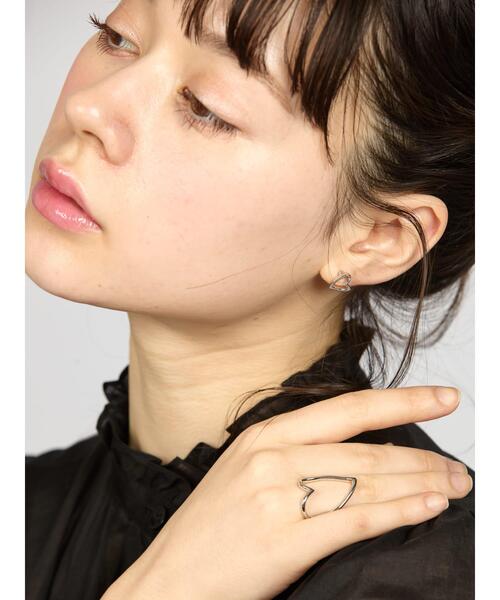 To b. by agnes b.（トゥービーバイアニエスベー）の「ライン