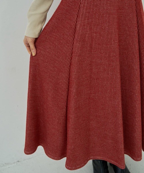STYLE DELI(スタイルデリ)の「【Made in JAPAN】ニット調ワッフルロングフレアスカート(スカート・レディース・スミクロ/レッド・M/S)」の5枚目の写真