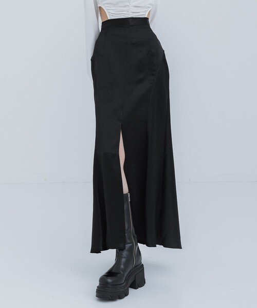 THINGS THAT MATTER（シングス ザット マター）の「【THINGS THAT MATTER/シングス ザット マター】ACETATE SATIN MAXI SKIRT/アセテートサテンマキシスカート（スカート・レディース・ブラック/ワイン・1/2）」の2枚目の写真