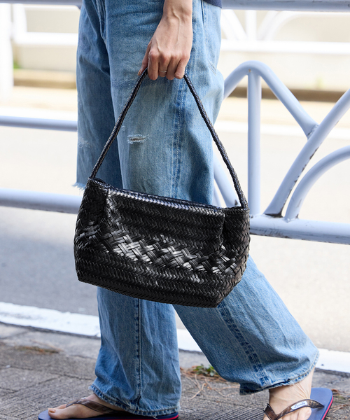 FRAMeWORK(フレームワーク)の「【MAISON N.H PARIS/メゾン エヌ アッシュ パリ】Leather LUCIE CUIR Tote(クラッチバッグ・レディース・ベージュ/ブラック・FREE)」の3枚目の写真
