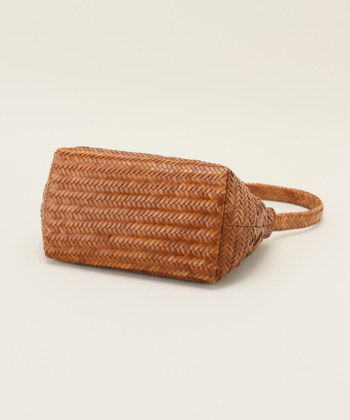 FRAMeWORK(フレームワーク)の「【MAISON N.H PARIS/メゾン エヌ アッシュ パリ】Leather LUCIE CUIR Tote(クラッチバッグ・レディース・ベージュ/ブラック・FREE)」の9枚目の写真