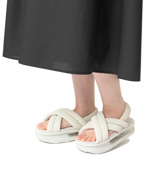 NIKE(ナイキ)の「NIKE ナイキ W AIRMAX ISLA SANDAL エア マックス アイラ サンダル WFJ5929 001LBONE/ALBSTR(サンダル・レディース・ホワイト・26.0cm/25.0cm/24.0cm/23.0cm/22.0cm/27.0cm)」の3枚目の写真