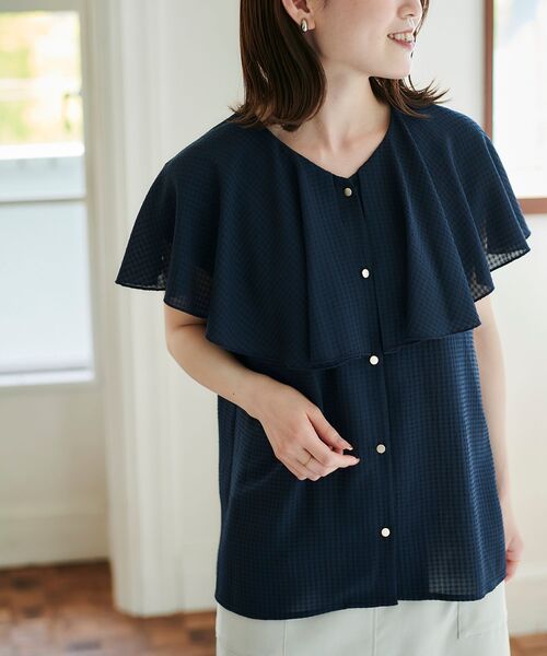 le.coeur blanc(ルクールブラン)の「シアーギンガムケープブラウス(シャツ/ブラウス・レディース・グリーン/ネイビー・38)」の2枚目の写真