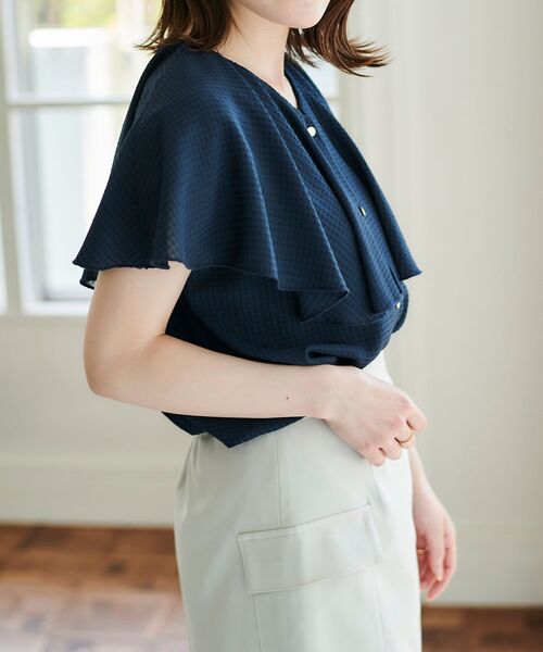 le.coeur blanc(ルクールブラン)の「シアーギンガムケープブラウス(シャツ/ブラウス・レディース・グリーン/ネイビー・38)」の15枚目の写真
