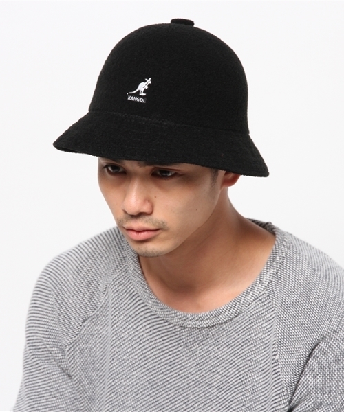 KANGOL（カンゴール）の「ユニセックス カンゴール バミューダカジュアル ハット KANGOL BERMUDA CASUAL（ハット・メンズ・ブラック/レッド・MEDIUM）」の3枚目の写真