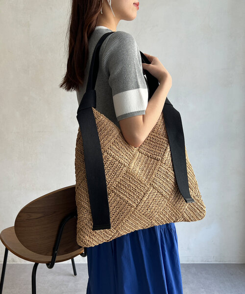 Chez toi（シェトワ）の「雑材編み込みトライアングルトート（トートバッグ・レディース・ライトベージュ/グレイッシュベージュ/ベージュ・FREE）」の4枚目の写真