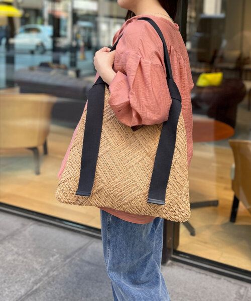 Chez toi（シェトワ）の「雑材編み込みトライアングルトート（トートバッグ・レディース・ライトベージュ/グレイッシュベージュ/ベージュ・FREE）」の13枚目の写真