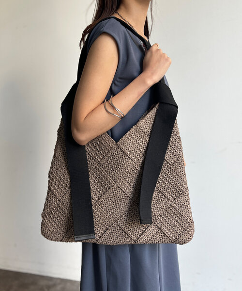 Chez toi（シェトワ）の「雑材編み込みトライアングルトート（トートバッグ・レディース・ライトベージュ/グレイッシュベージュ/ベージュ・FREE）」の17枚目の写真