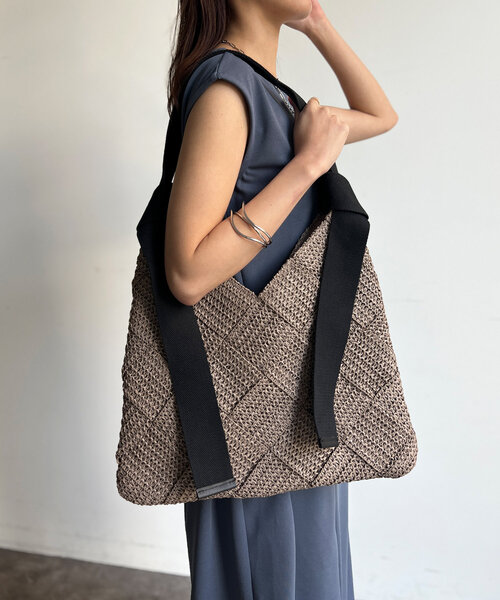 Chez toi（シェトワ）の「雑材編み込みトライアングルトート（トートバッグ・レディース・ライトベージュ/グレイッシュベージュ/ベージュ・FREE）」の18枚目の写真