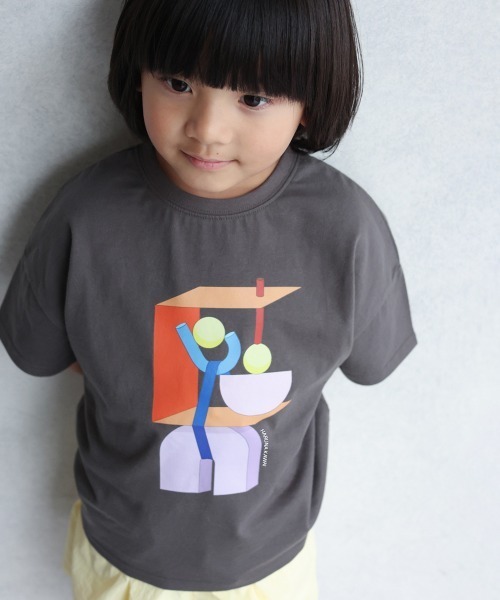 ooju(オージュ)の「【ooju】ooju x カワイハルナ プリントTシャツ(Tシャツ/カットソー・キッズ・チャコールグレー/アイボリー・1/2/4/3)」の2枚目の写真