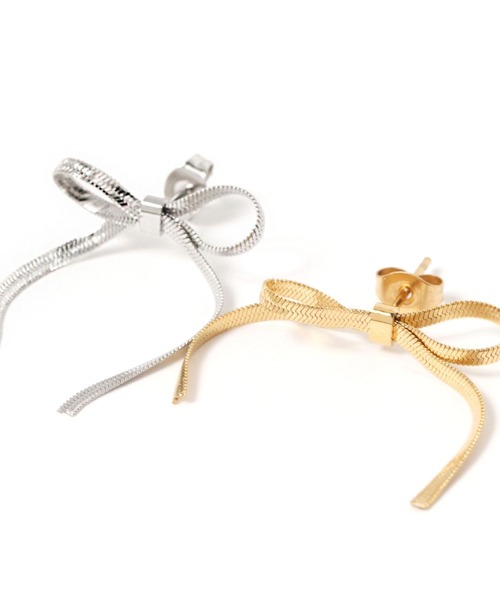 BAYFLOW（ベイフロー）の「ステンレスリボンスタッズピアス（ピアス（両耳用）・レディース・シルバー/ゴールド・FREE）」の6枚目の写真