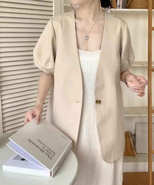 ABITOKYO(アビトーキョー)の「バルーン袖ノーカラージャケット(ノーカラージャケット・レディース・ベージュ/ブラック・L/M/XL)」の2枚目の写真