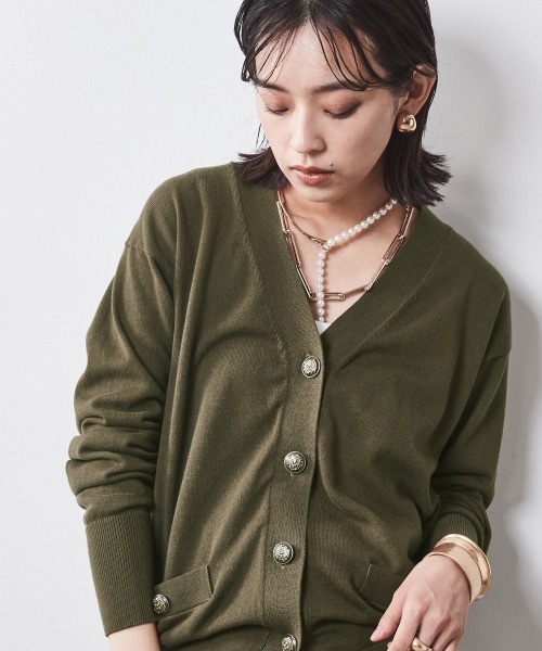 CHIC STYLE(シックスタイル)の「 レタードカーディガン <大きいサイズ有>シックスタイル (カーディガン/ボレロ・レディース・カーキ/ブラック/ベージュ・M/L/LL/3L/4L/5L)」の1枚目の写真