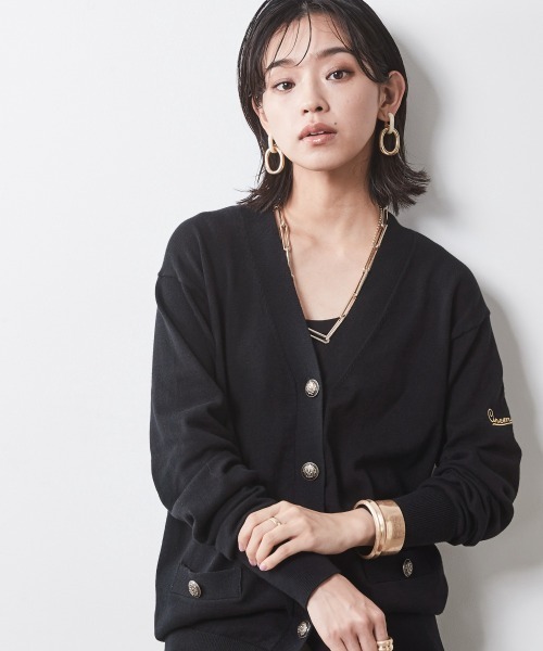 CHIC STYLE(シックスタイル)の「 レタードカーディガン <大きいサイズ有>シックスタイル (カーディガン/ボレロ・レディース・カーキ/ブラック/ベージュ・M/L/LL/3L/4L/5L)」の2枚目の写真