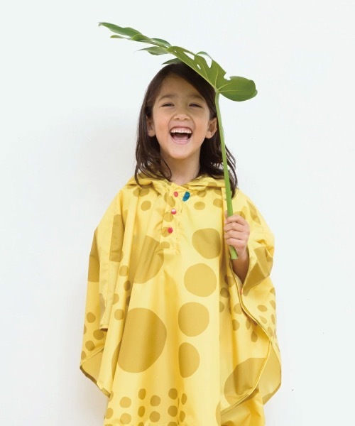 392 plusm(サンキューニプリュスエム)の「tr:392plusm サンキューニ プリュス エム:maru poncho マル ドット キッズポンチョ(レインコート/ポンチョ・キッズ・ブラウン/レッド/ネイビー/イエロー/カーキ/ブラック・M/S)」の8枚目の写真