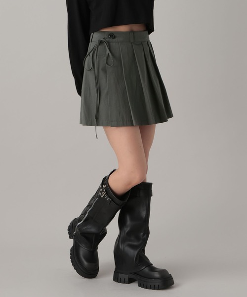 FOREVER 21(フォーエバー トゥエンティーワン)の「【2024FW】プリーツレイヤードミニスカート(スカート・レディース・ブラック/グレー・SMALL/MEDIUM)」の4枚目の写真