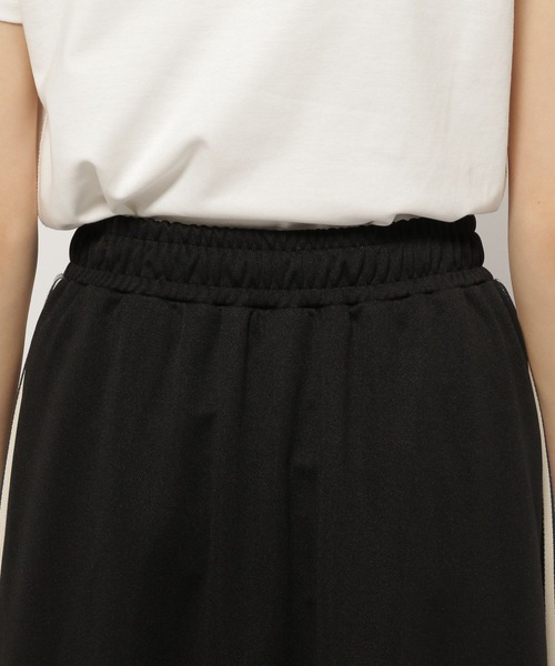 niko and...（ニコアンド）の「サイドラインスカート（スカート・レディース・グリーン/ブラック/アイボリー・FREE）」の5枚目の写真