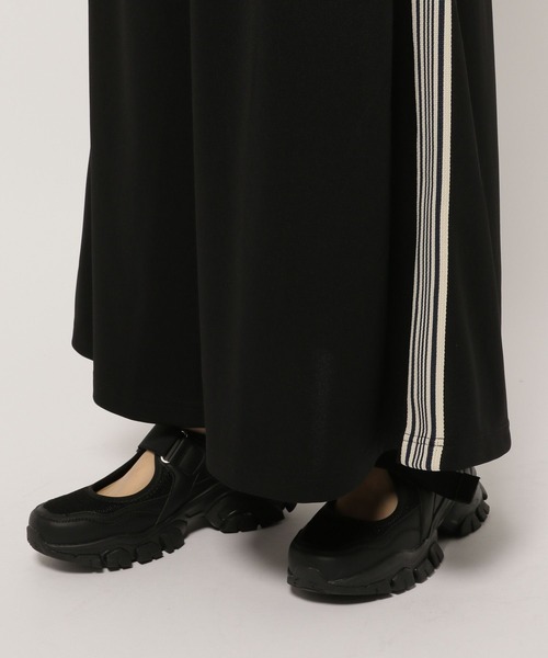 niko and...（ニコアンド）の「サイドラインスカート（スカート・レディース・グリーン/ブラック/アイボリー・FREE）」の7枚目の写真