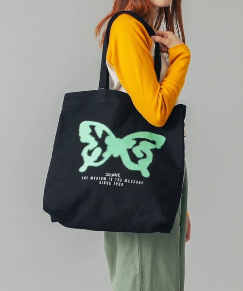X-girl（エックスガール）の「SPRAY BUTTERFLY PRINT TOTE BAG（トートバッグ・レディース・ブラック/ホワイト/ブラウン・ONE SIZE）」の6枚目の写真