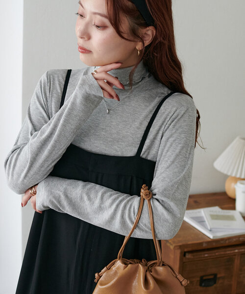 DISCOAT(ディスコート)の「ソフトリブタートル《WEB限定カラーあり》(Tシャツ/カットソー・レディース・グレー系その他/グリーン系その他/グリーン/オレンジ/グレー/レッド/オフホワイト/ピンク/ブラック/チャコールグレー・FREE)」の4枚目の写真