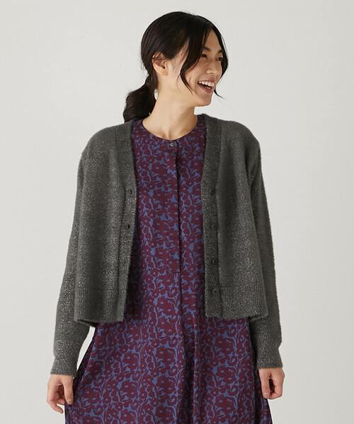MELROSE claire（メルローズ クレール）の「【落ち着いた煌きラメフェザー大人Vネックカーディガン】（ニット/セーター・レディース・キャメル/グレー/チャコールグレー・FREE）」の15枚目の写真