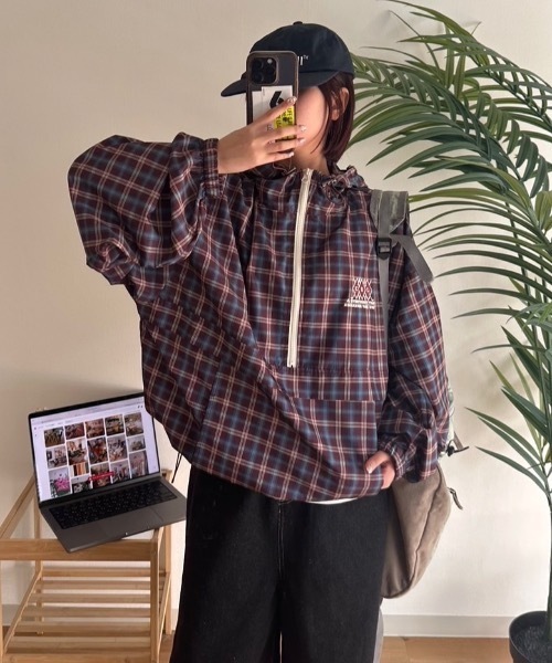 nemne store（ネンネストア）の「【keel】配色ドローコードナイロンテックアノラック（ブルゾン・レディース・ネイビー/ブルー/アイボリー/ボルドー・SMALL/MEDIUM）」の4枚目の写真
