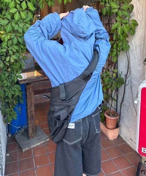 nemne store（ネンネストア）の「【keel】配色ドローコードナイロンテックアノラック（ブルゾン・レディース・ネイビー/ブルー/アイボリー/ボルドー・SMALL/MEDIUM）」の12枚目の写真